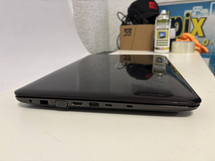 ASUS F556UQ-DM948T - Obrázek 5