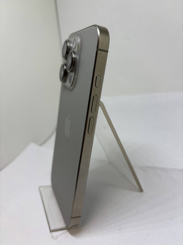 Apple iPhone 16 Pro 128GB Natural titanium eSIM - Obrázek 3