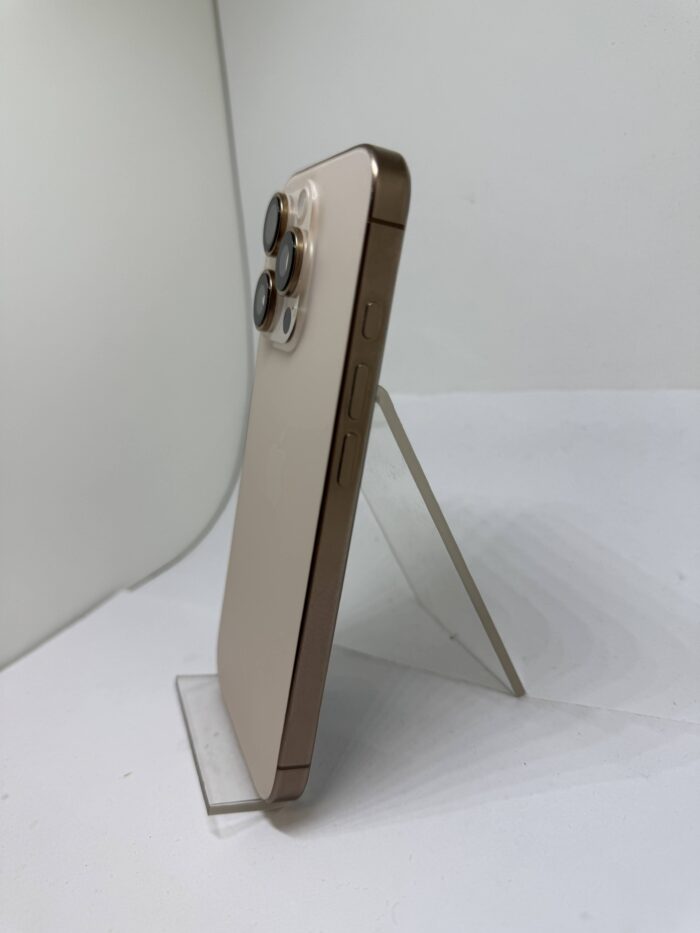 Apple iPhone 16 Pro 256GB Desert titanium eSIM - Obrázek 3